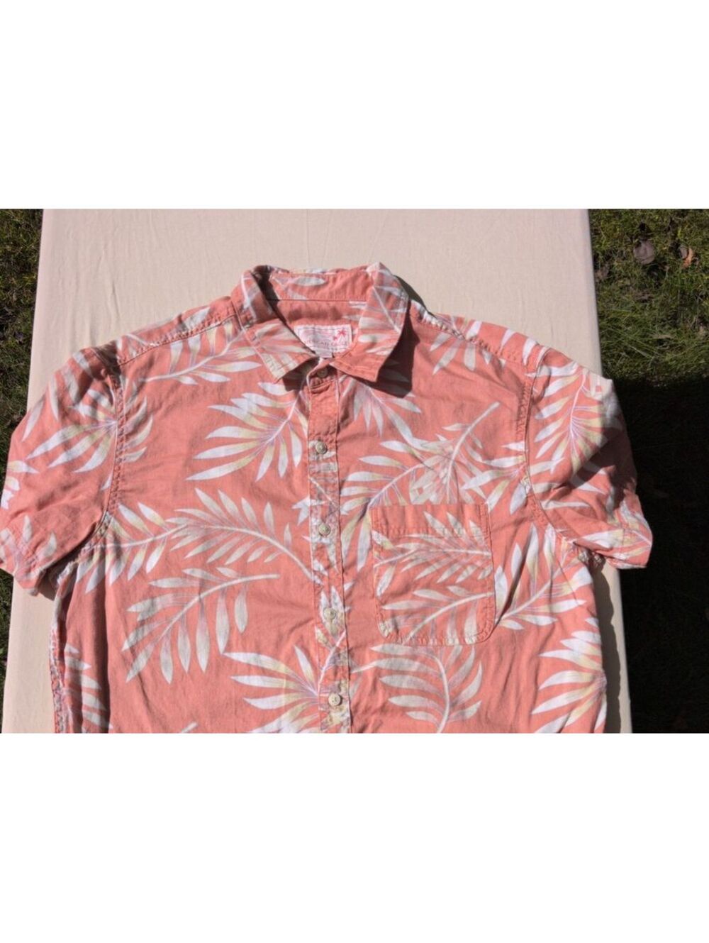 American Eagle Hawaiian Shirt Mens L Salmon/White/Beige S/S Button Up Shirt EUC